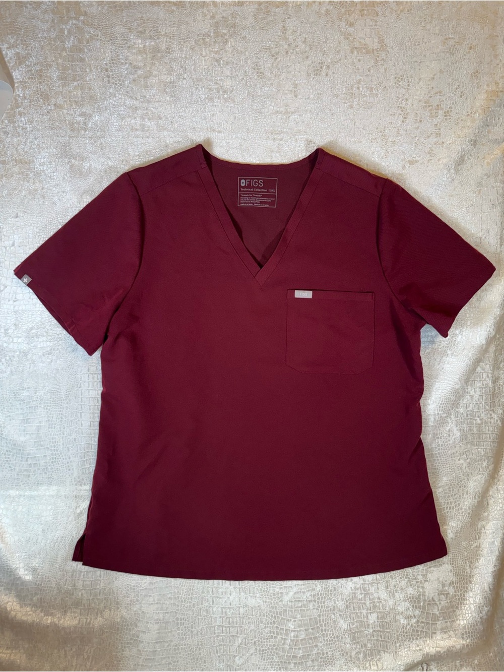 FIGS Catarina One-Pocket Scrub Top
Women’s size XXL, Burgundy